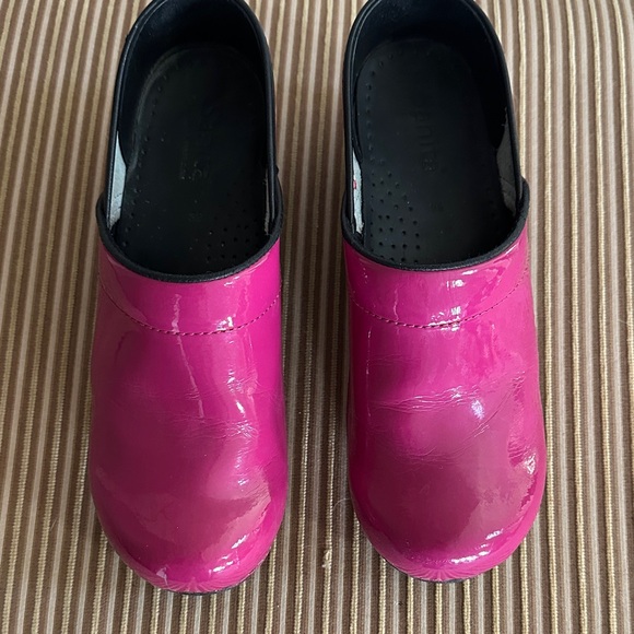 Sanita Pink Women's Clogs - Picture 5 of 6